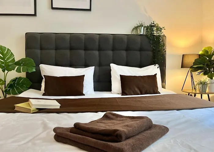 Beautiful New Town Apartment